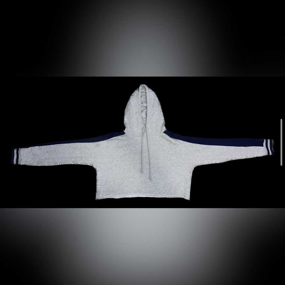 Medium pacsun cropped grey hoodie with navy blue cuffs and lined on arms